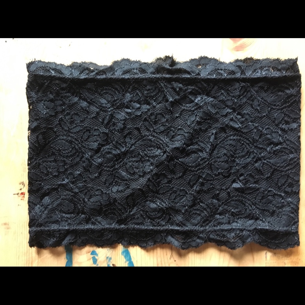 Black lace bandeau